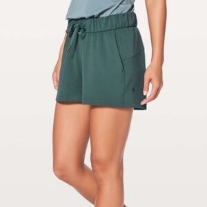 Lululemon On The Fly Short 2.5"